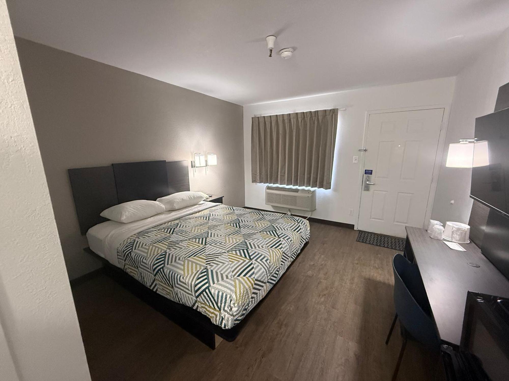 6-des Moines, Ia - North Hotel