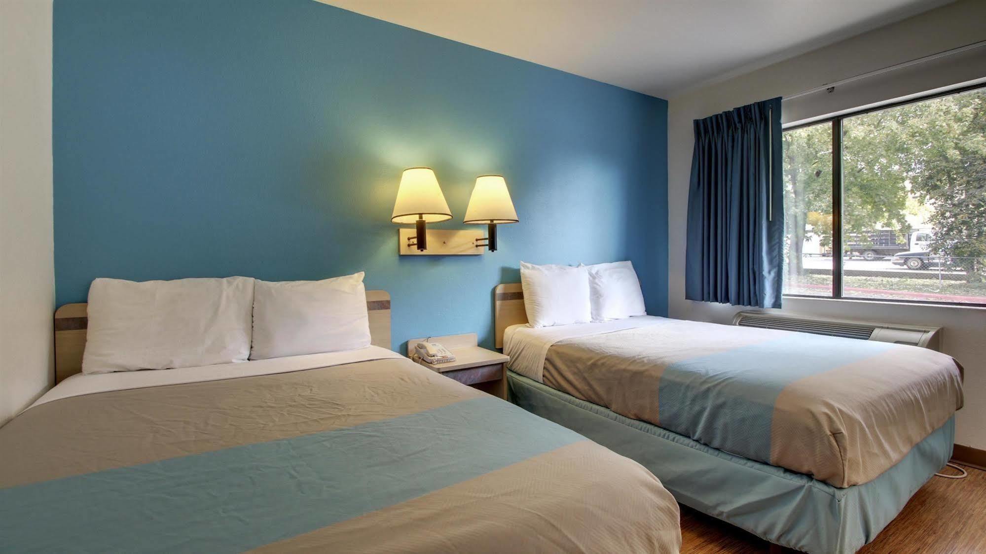 6-des Moines, Ia - North Hotel